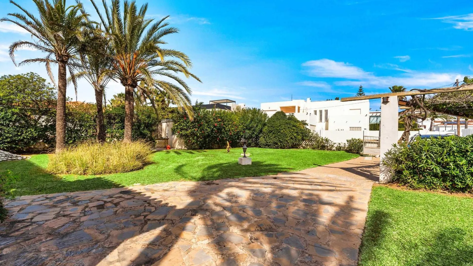 1100 Marbella Beachfront First Line Villa